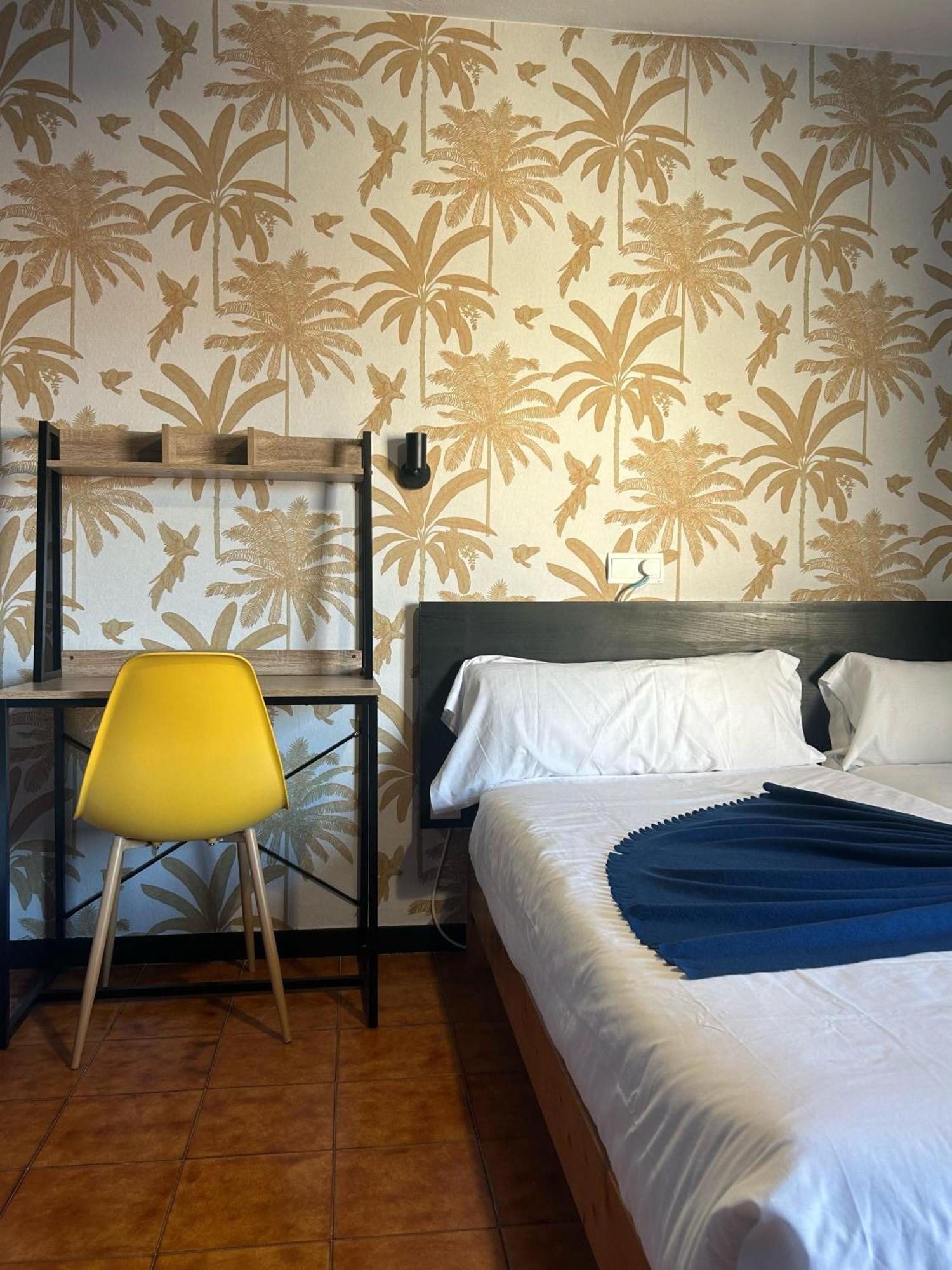 Hostal Balearic (Adults Only) San Antonio Abad Exterior foto